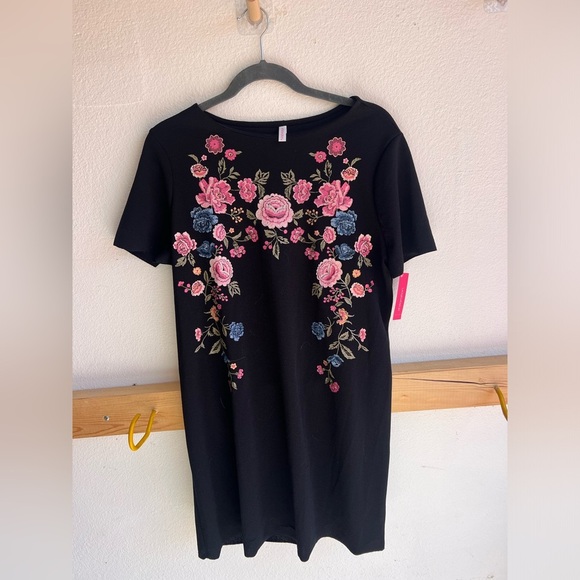 Floral Embroidered Black Dress - Picture 1 of 3